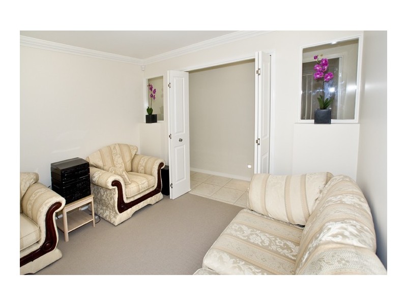 8 Robert Close, Redcliffe QLD 4020