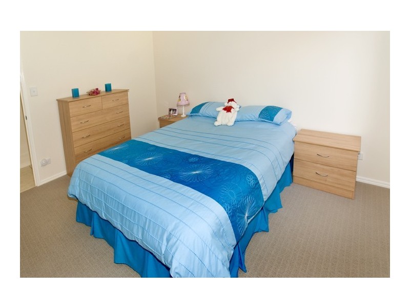 8 Robert Close, Redcliffe QLD 4020