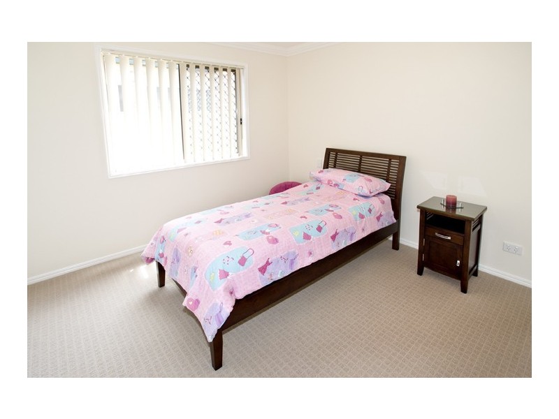 8 Robert Close, Redcliffe QLD 4020