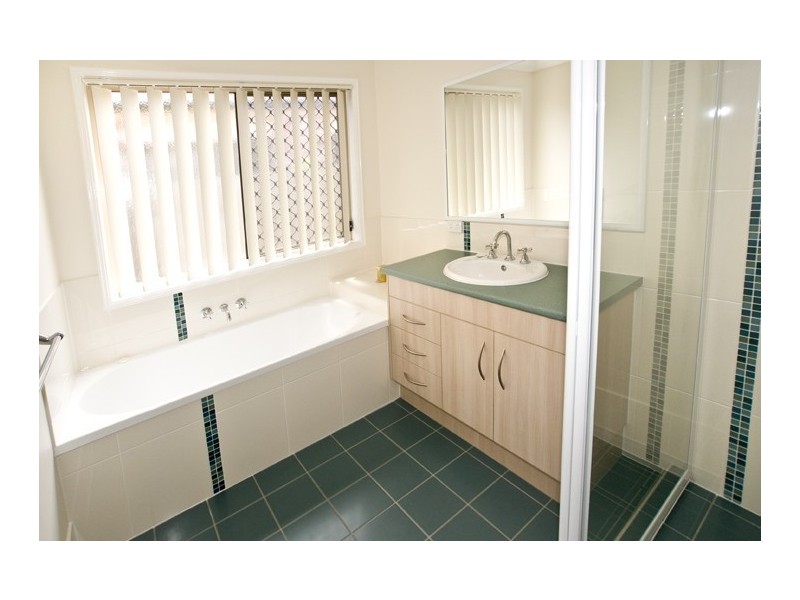 8 Robert Close, Redcliffe QLD 4020