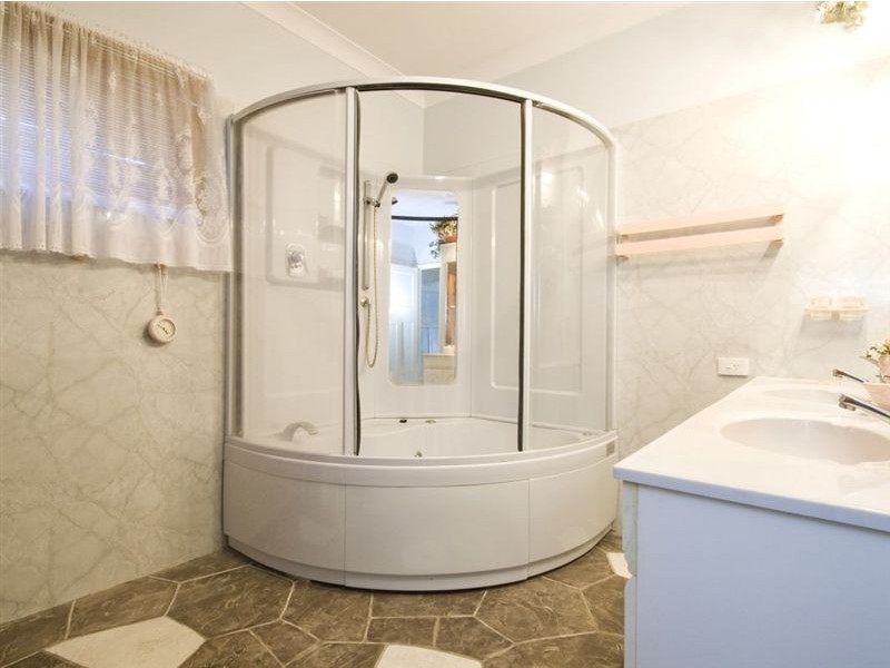 8 Bailey Road, Deception Bay QLD 4508