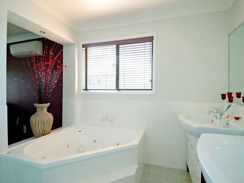 46 Palmtree Avenue, Scarborough QLD 4020