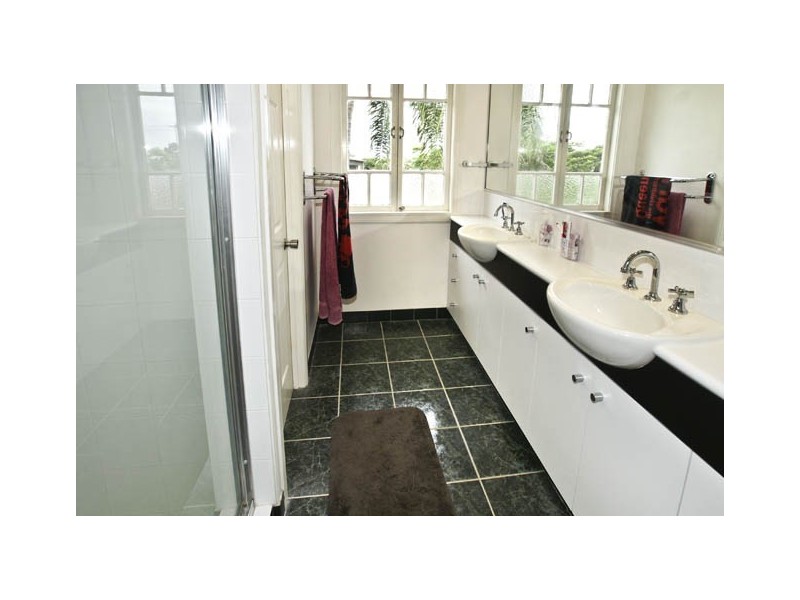 10 Alexander Street, Scarborough QLD 4020