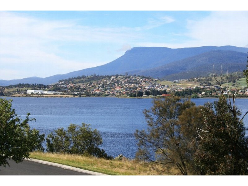 8 Barton Crescent, Bridgewater TAS 7030