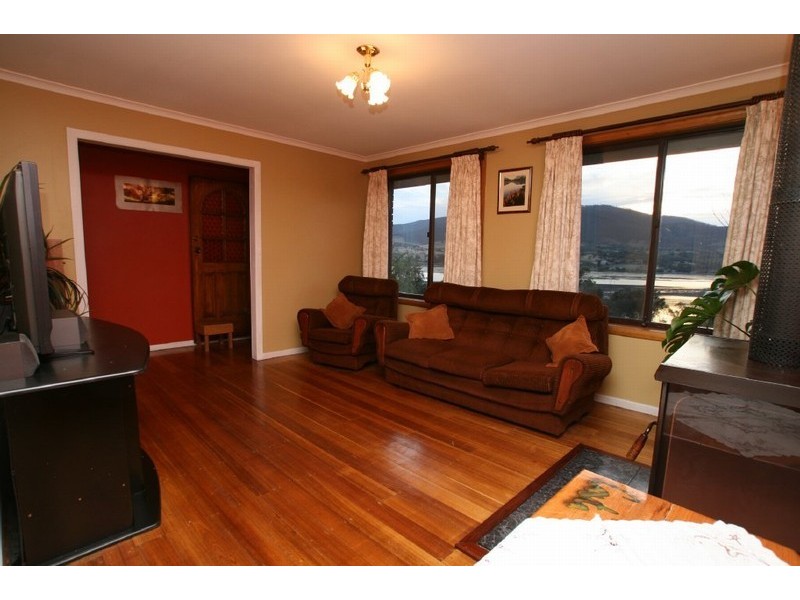 8 Barton Crescent, Bridgewater TAS 7030