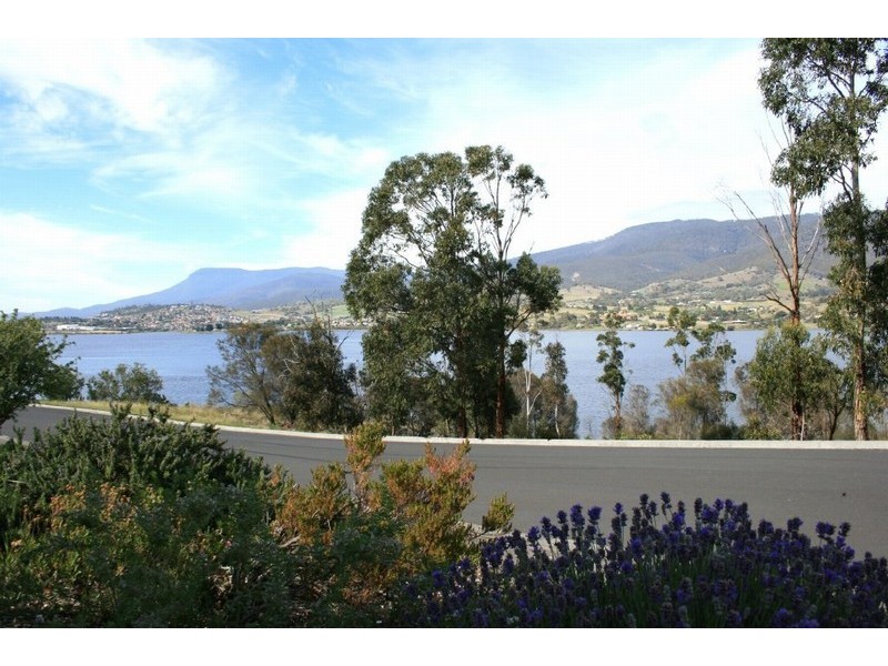 8 Barton Crescent, Bridgewater TAS 7030