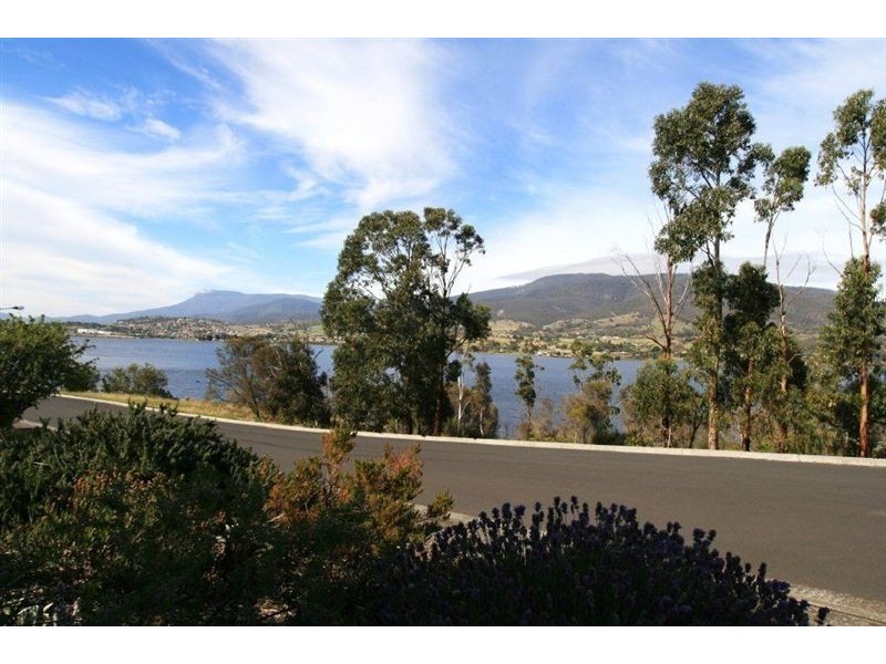 8 Barton Crescent, Bridgewater TAS 7030