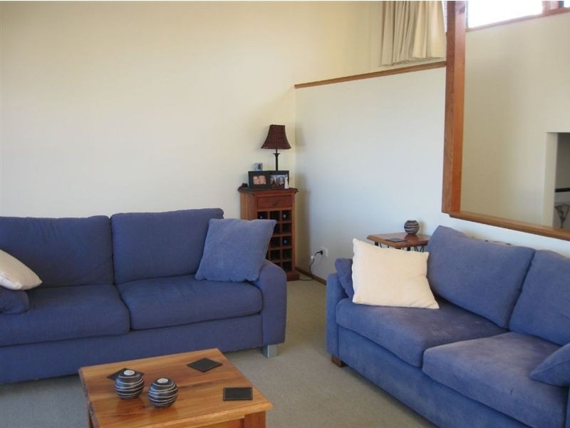 8/84 Malunna Road, Lindisfarne TAS 7015