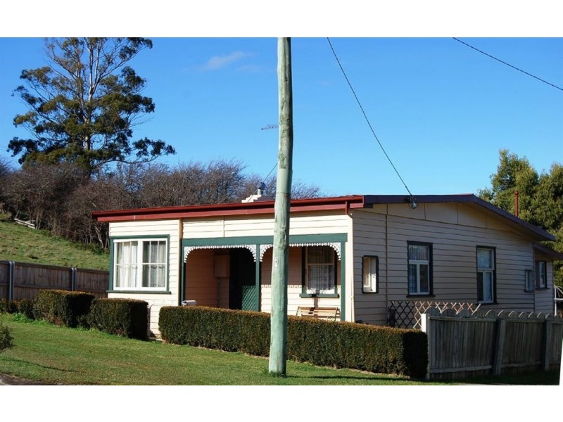 8 Tower Hill Street, Deloraine TAS 7304