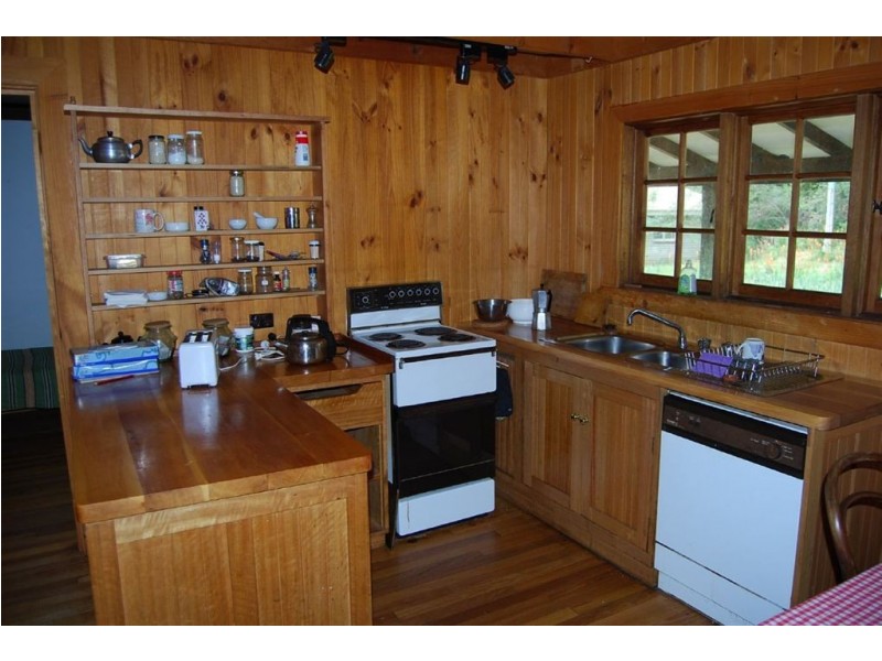 - address on application, Meander TAS 7304