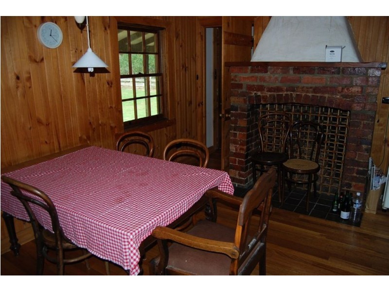 - address on application, Meander TAS 7304