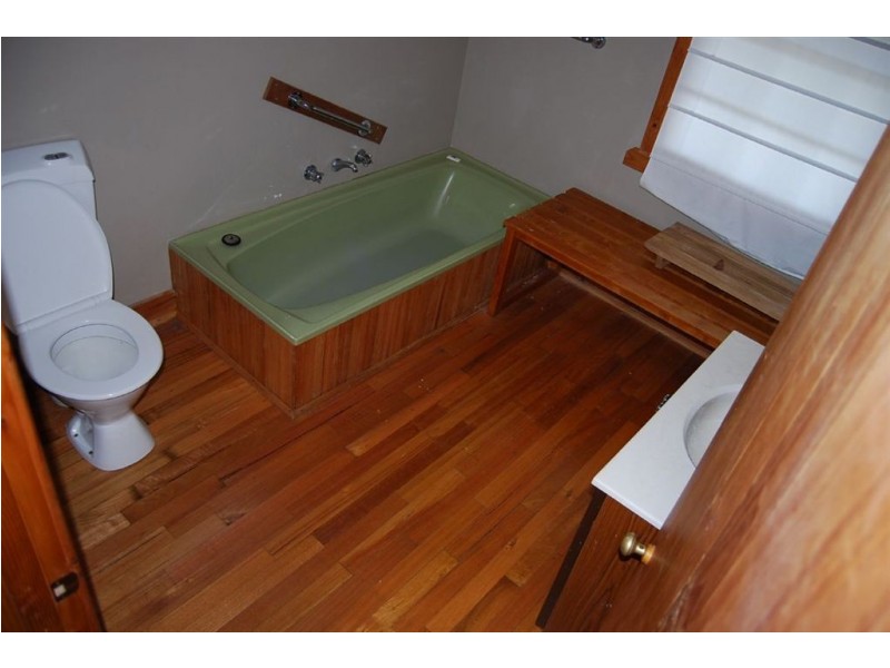 - address on application, Meander TAS 7304