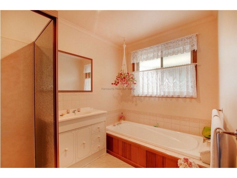 2/142 Emu Bay Road, Deloraine TAS 7304