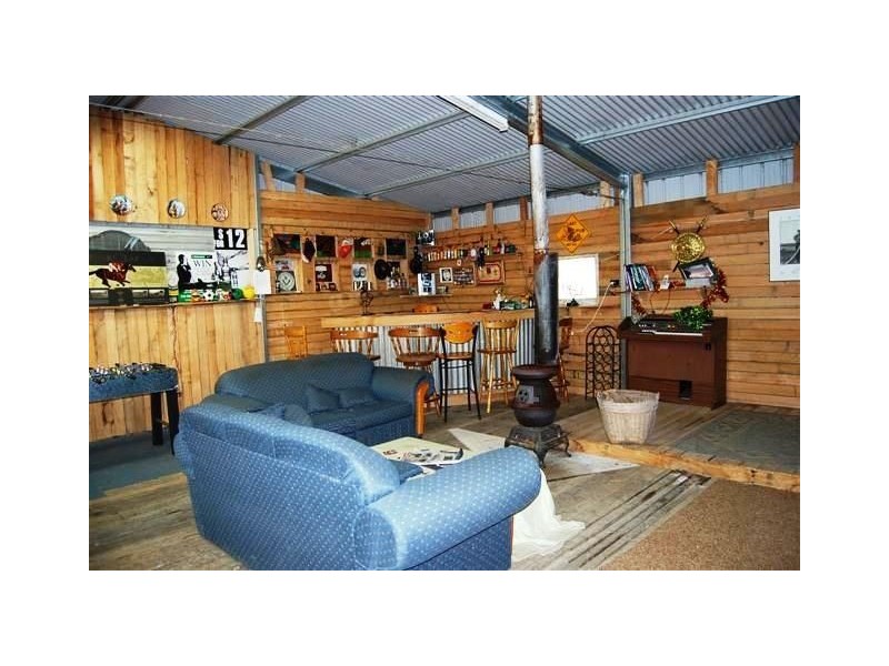 Golden Valley TAS 7304