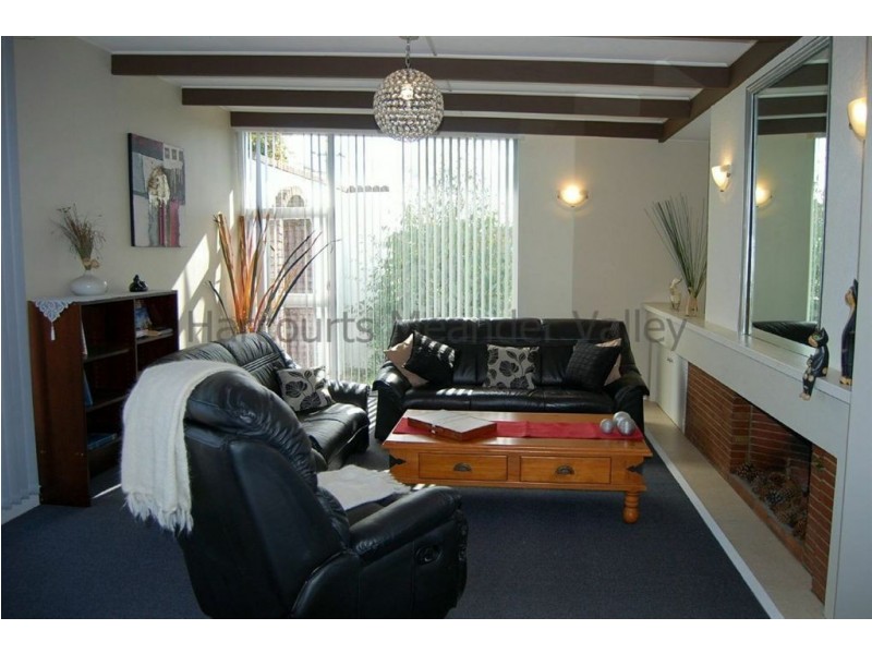 22 East Westbury Place, Deloraine TAS 7304