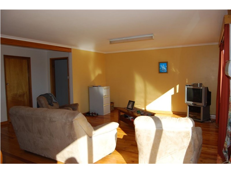 15 Meander Valley Road, Deloraine TAS 7304