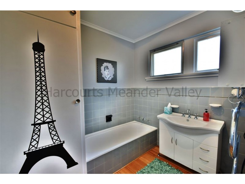 101 Emu Bay Road, Deloraine TAS 7304