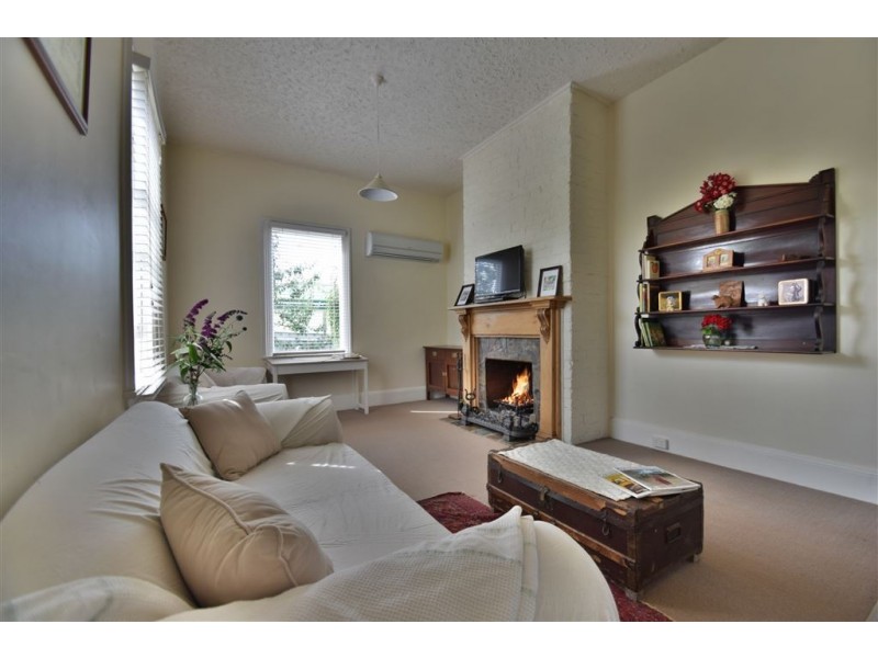 17 East Westbury Place, Deloraine TAS 7304