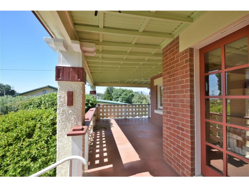 52 Emu Bay Rd, Deloraine TAS 7304