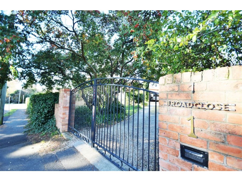 1 Lonsdale Promenade, Westbury TAS 7303