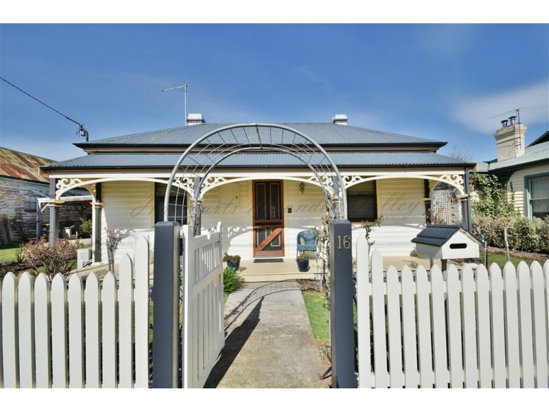 16 Lyall St, Westbury TAS 7303