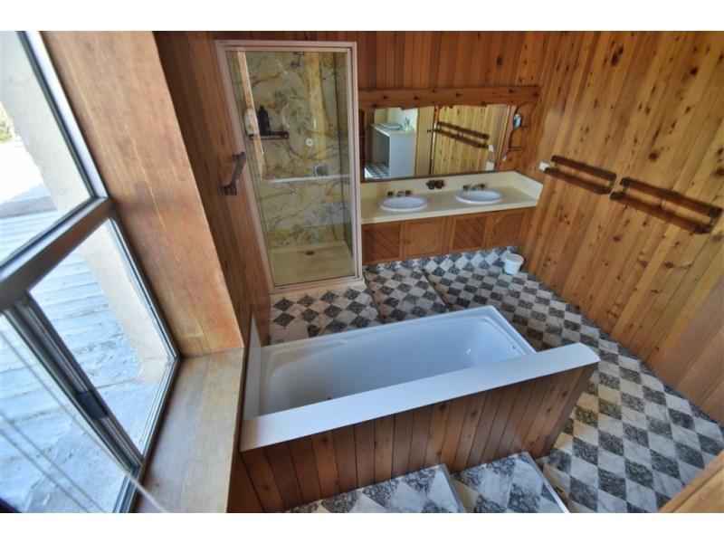 1/32-40 Emu Bay Rd, Deloraine TAS 7304