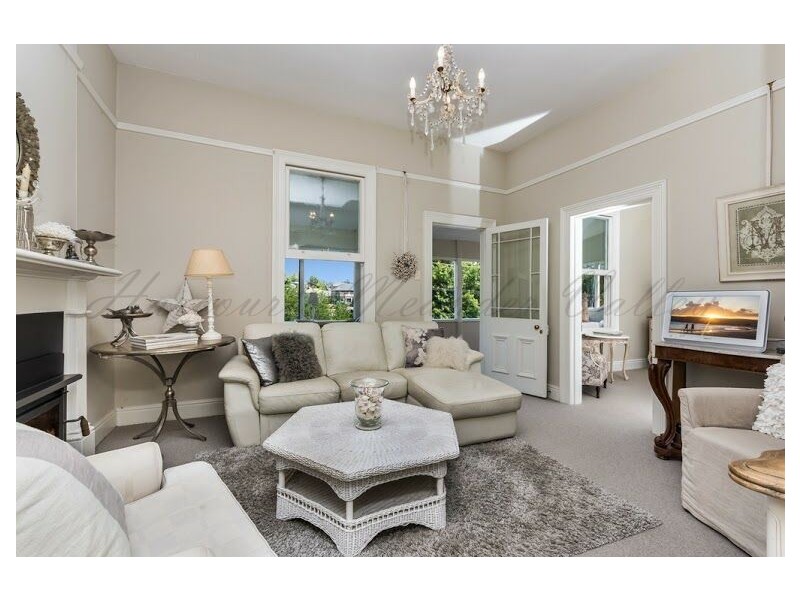 8 East Parade, Deloraine TAS 7304