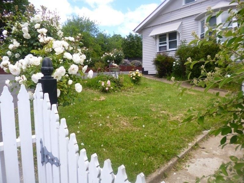 16 East Parade, Deloraine TAS 7304