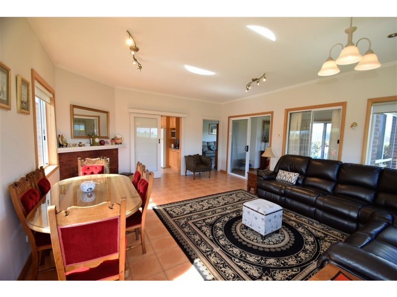 127 Emu Bay Road, Deloraine TAS 7304