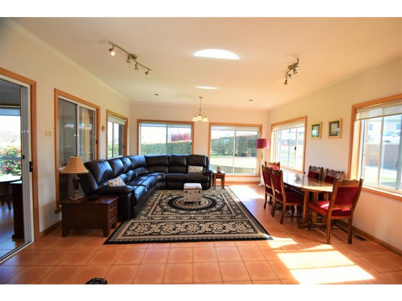 127 Emu Bay Road, Deloraine TAS 7304