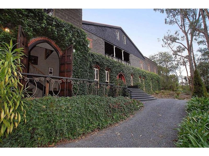 1 Flora Close, Cockatoo VIC 3781