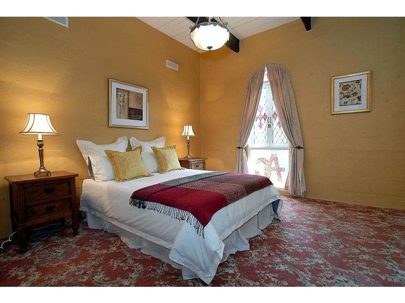 1 Flora Close, Cockatoo VIC 3781