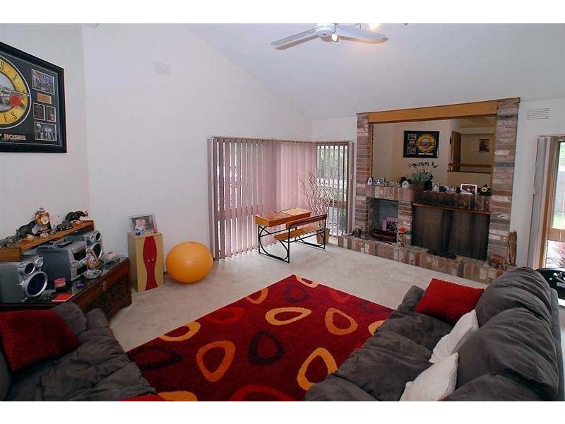 9 Steane Street, Cockatoo VIC 3781