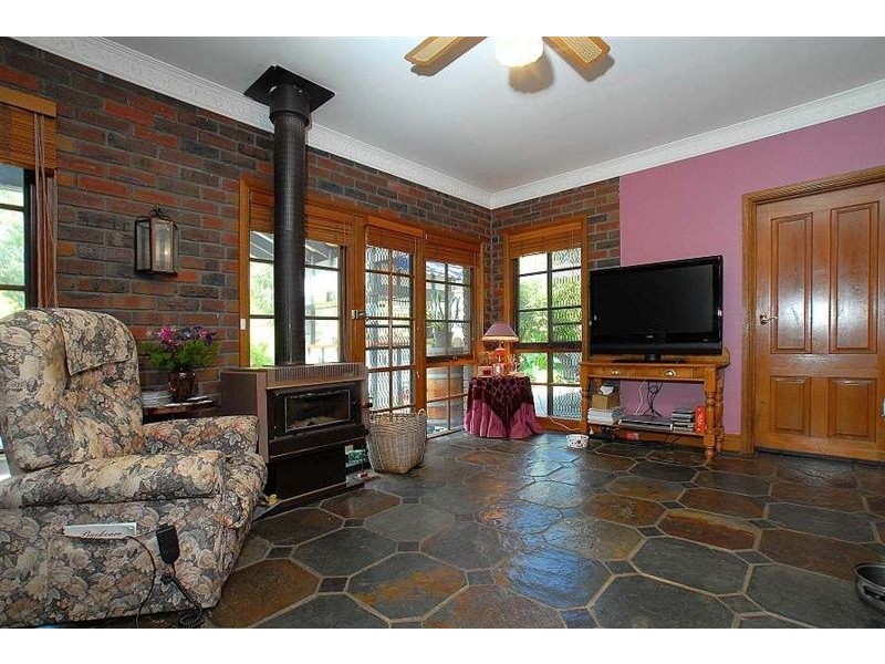 5A Old Beaconsfield Road, Emerald VIC 3782
