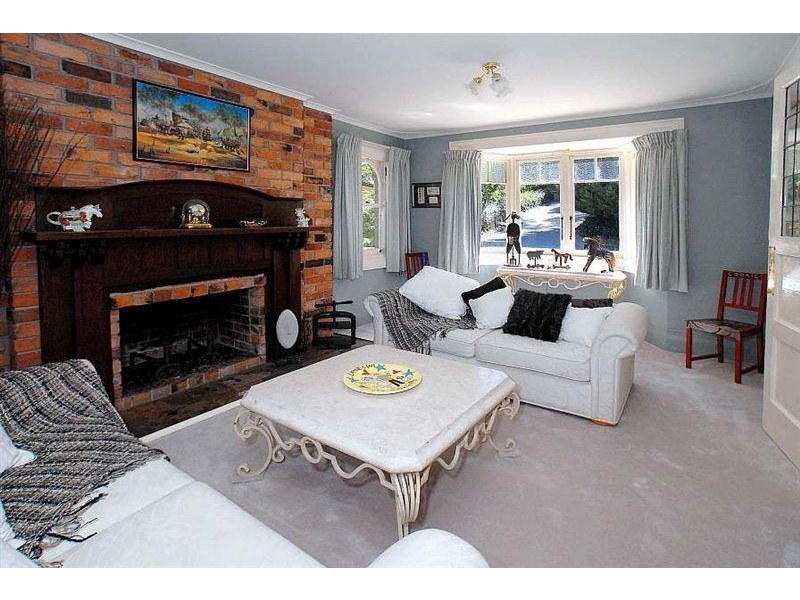 45 Belgrave Gembrook Rd, Cockatoo VIC 3781