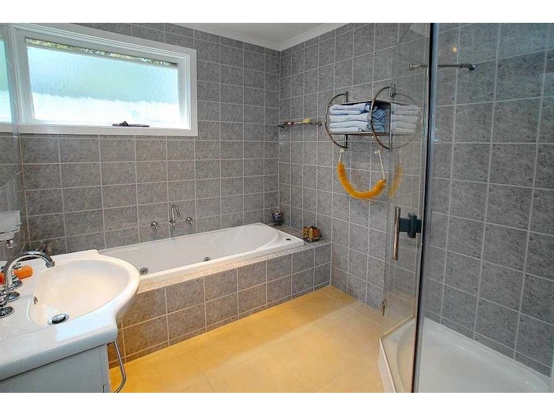 45 Belgrave Gembrook Rd, Cockatoo VIC 3781