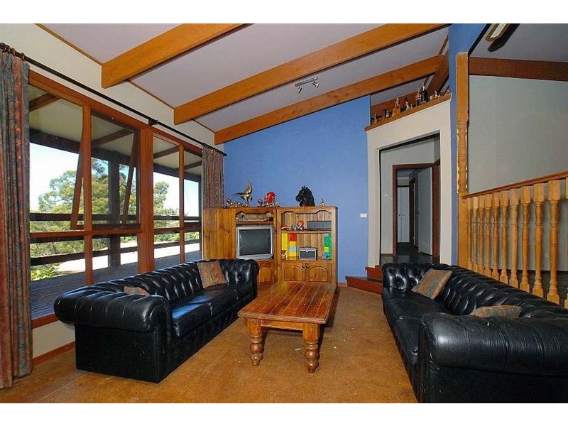 9 Jeanne Street, Cockatoo VIC 3781