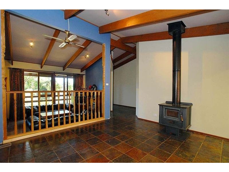 9 Jeanne Street, Cockatoo VIC 3781