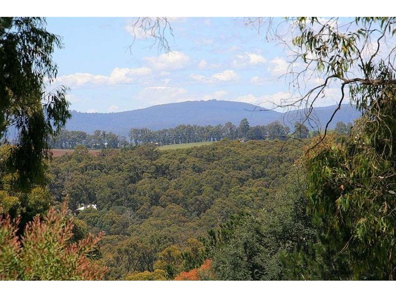 9 Jeanne Street, Cockatoo VIC 3781
