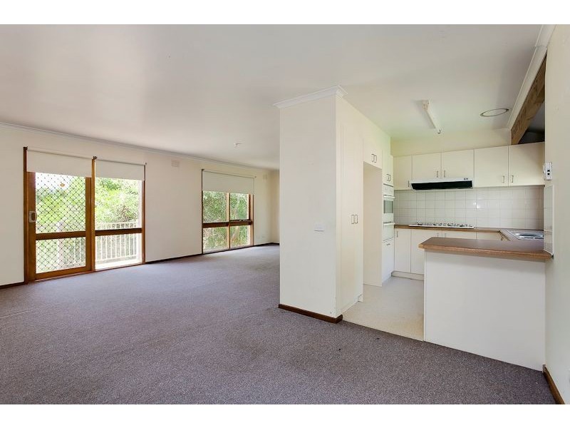 11 Birdwood Ave, Cockatoo VIC 3781