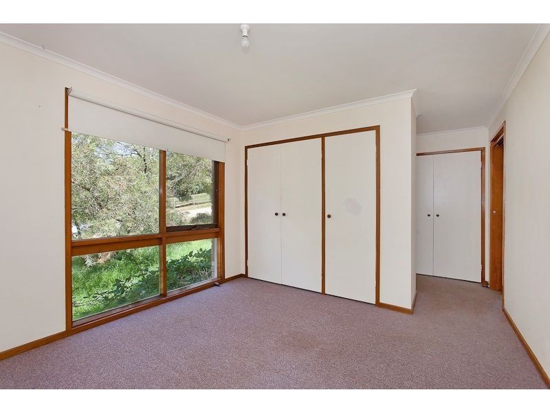 11 Birdwood Ave, Cockatoo VIC 3781