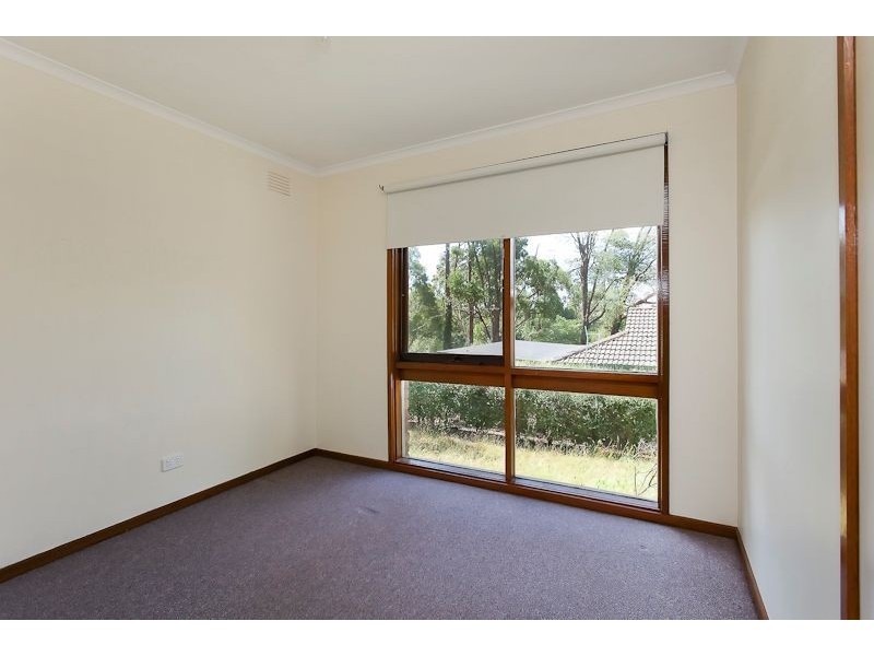 11 Birdwood Ave, Cockatoo VIC 3781