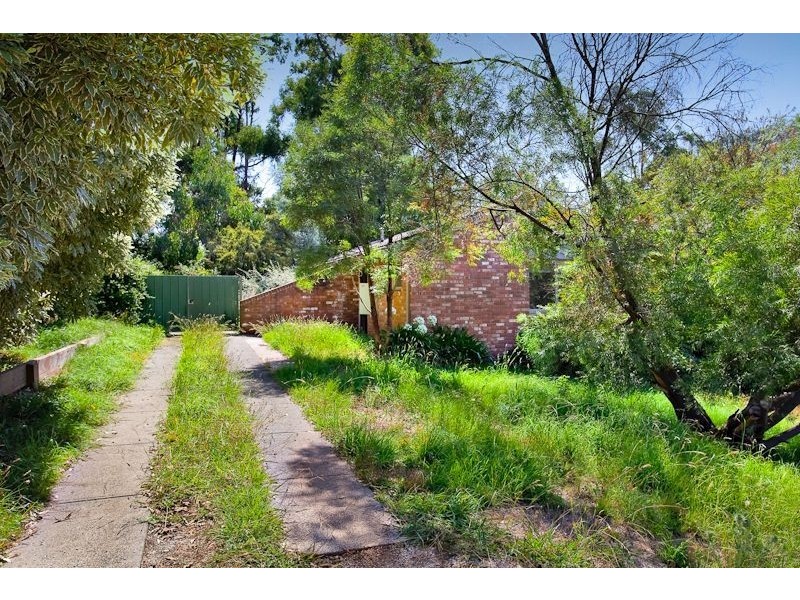 11 Birdwood Ave, Cockatoo VIC 3781