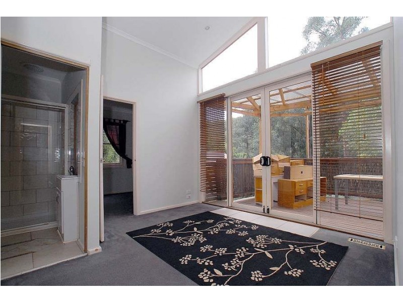 19 Edmunds Road, Cockatoo VIC 3781