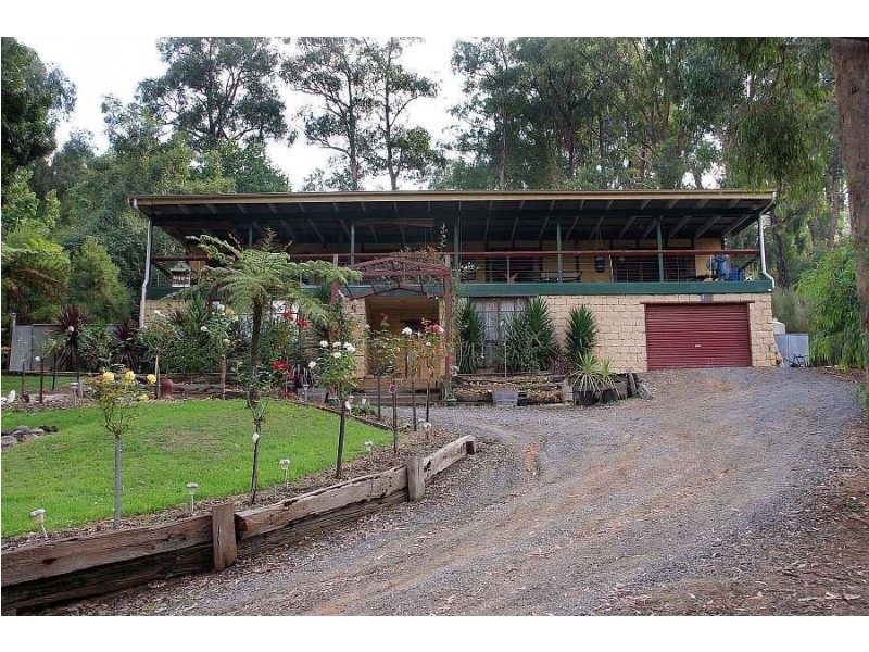 19 Baker Street, Cockatoo VIC 3781