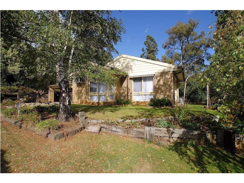 2 Woodlands Avenue, Emerald VIC 3782