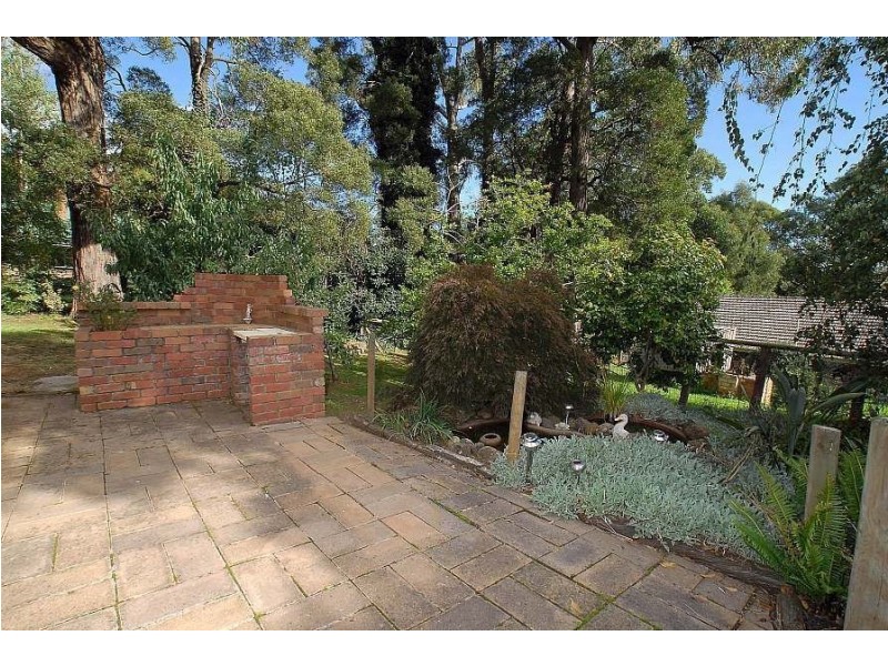 2 Woodlands Avenue, Emerald VIC 3782