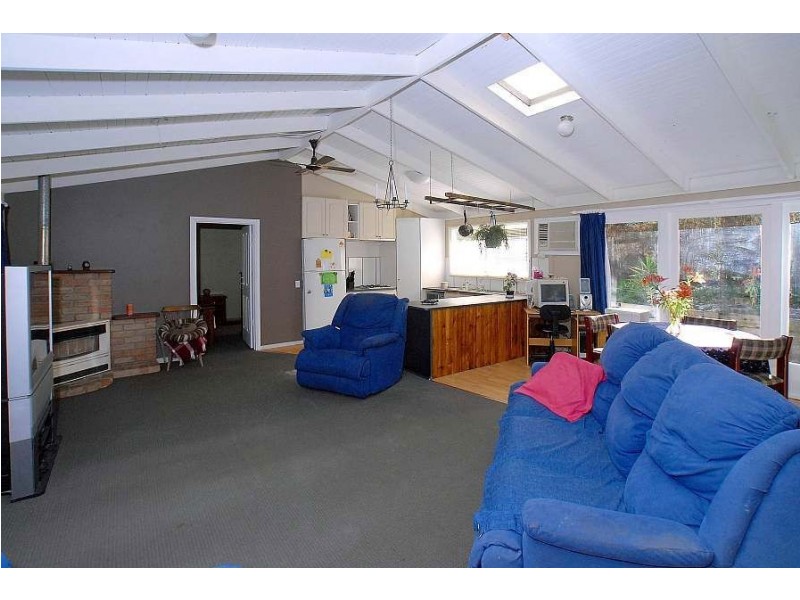 2 Nangana Street, Cockatoo VIC 3781