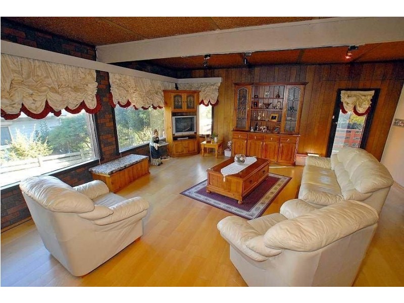 16 Bayview Road, Emerald VIC 3782