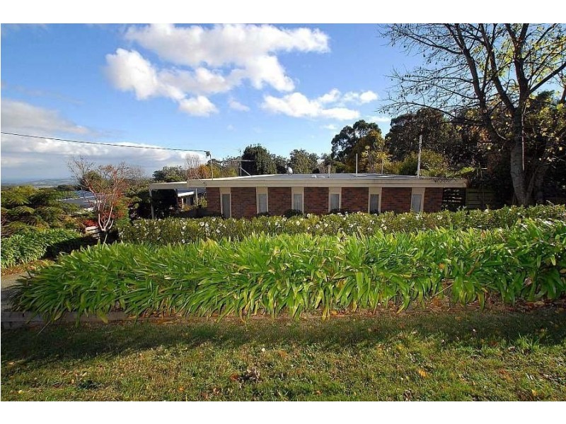 16 Bayview Road, Emerald VIC 3782